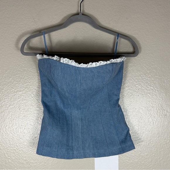 Lovers and Friends Charlette Top in Light Indigo - Picture 4 of 6